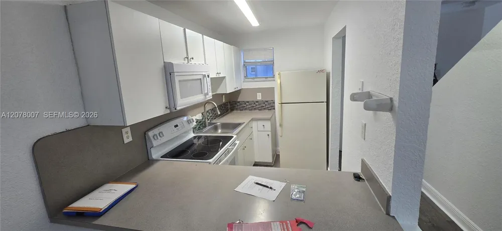 8027 NW 8th St #13 Miami, FL 33126