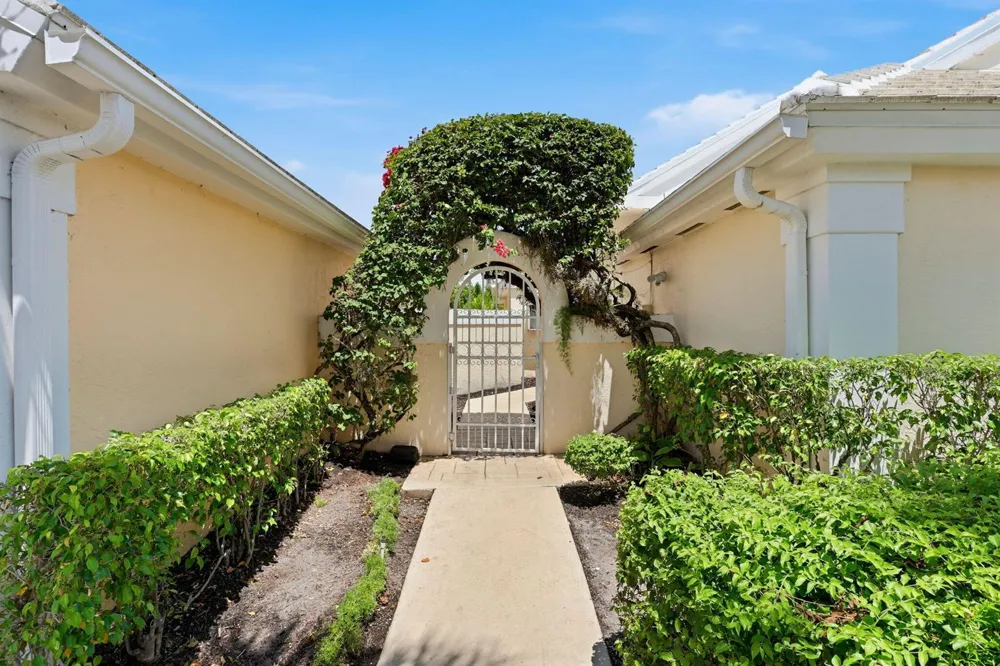 944 Dickens Place West Palm Beach, FL 33411