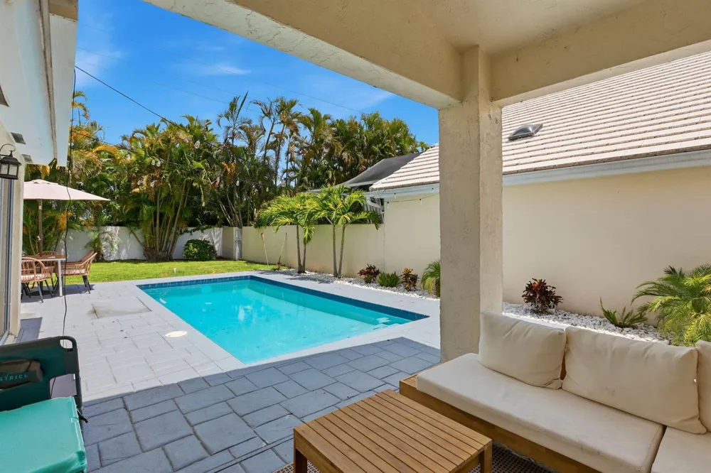944 Dickens Place West Palm Beach, FL 33411