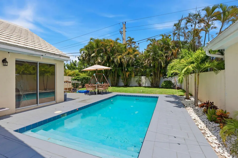 944 Dickens Place West Palm Beach, FL 33411