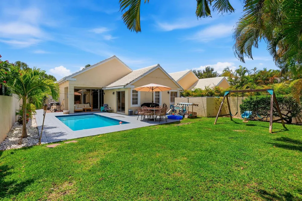 944 Dickens Place West Palm Beach, FL 33411