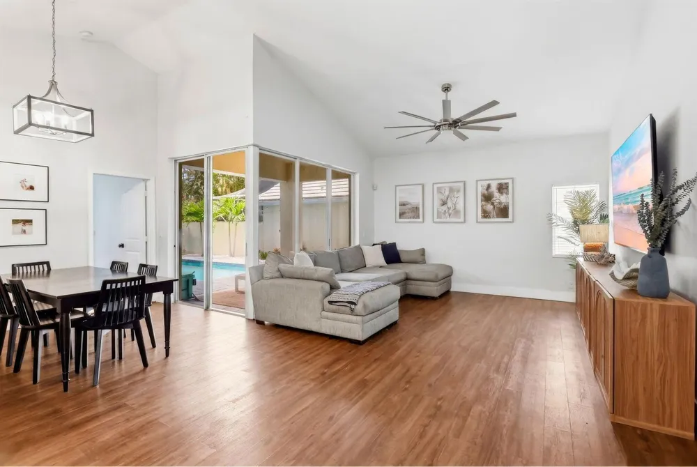 944 Dickens Place West Palm Beach, FL 33411