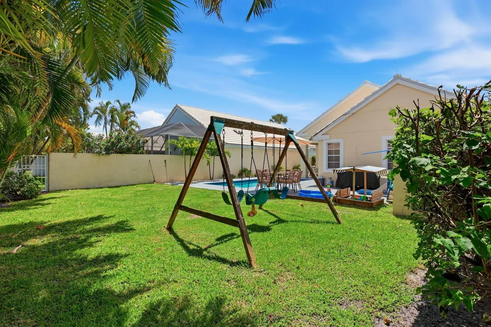 944 Dickens Place West Palm Beach, FL 33411