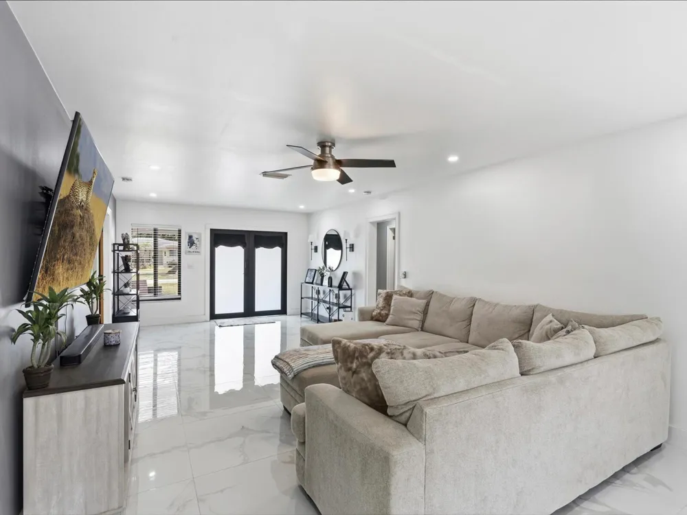 2860 MONROE STREET Hollywood, FL 33020
