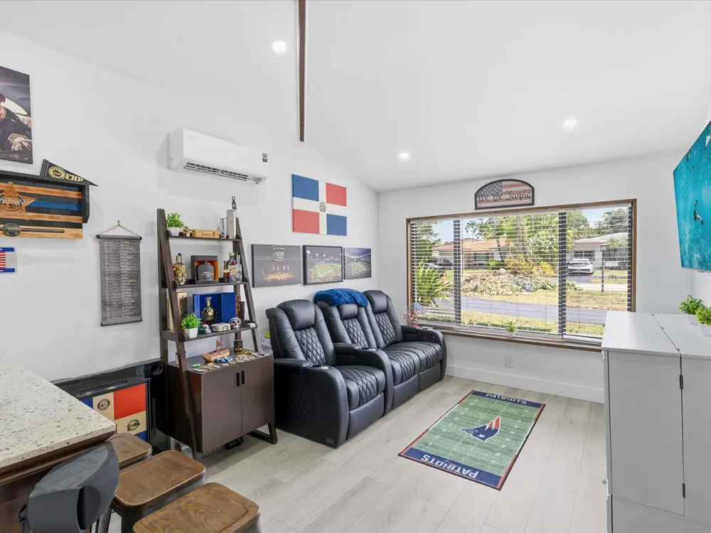 2860 MONROE STREET Hollywood, FL 33020