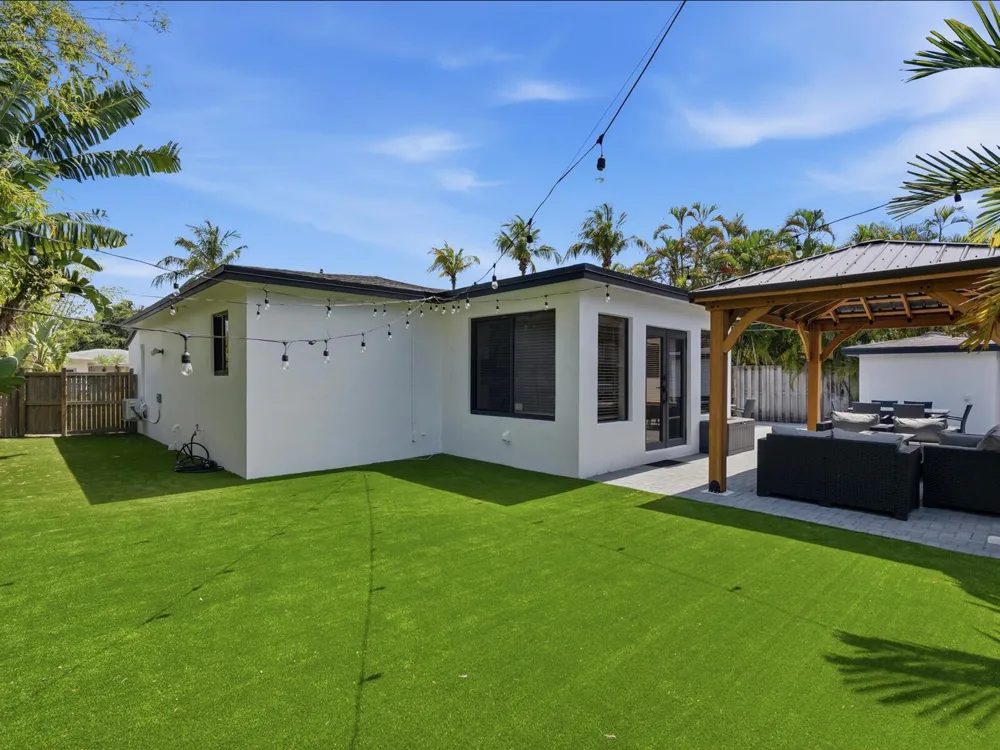2860 MONROE STREET Hollywood, FL 33020