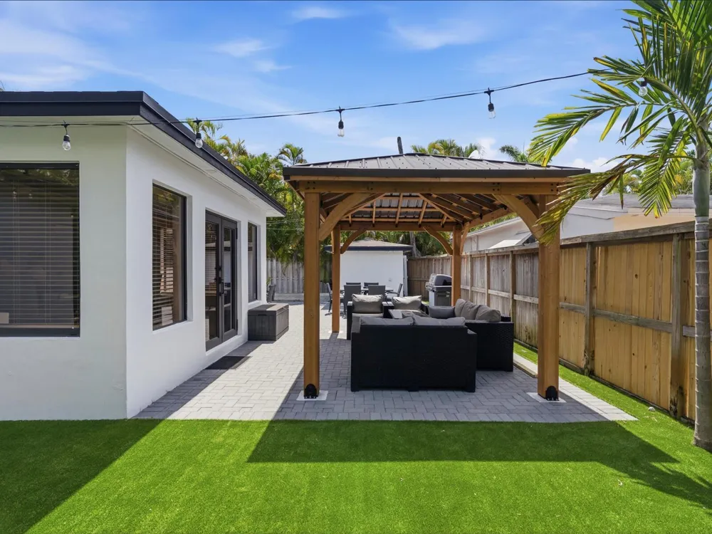 2860 MONROE STREET Hollywood, FL 33020