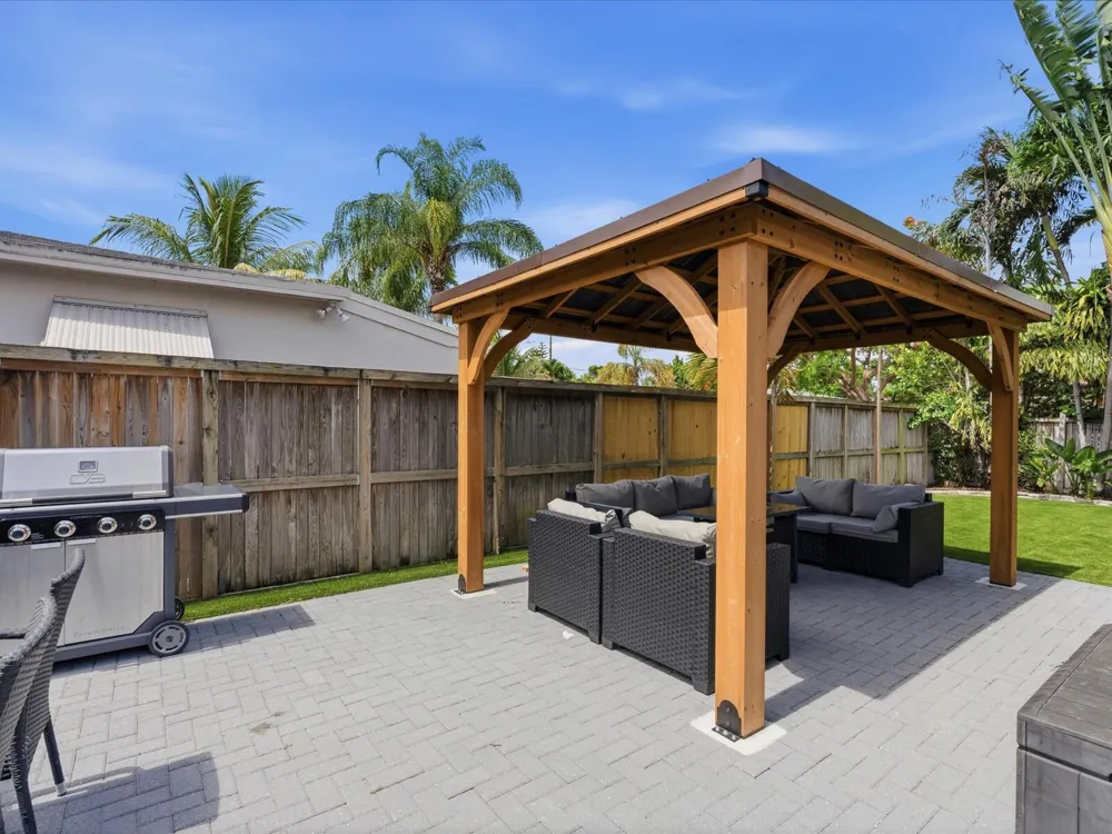 2860 MONROE STREET Hollywood, FL 33020