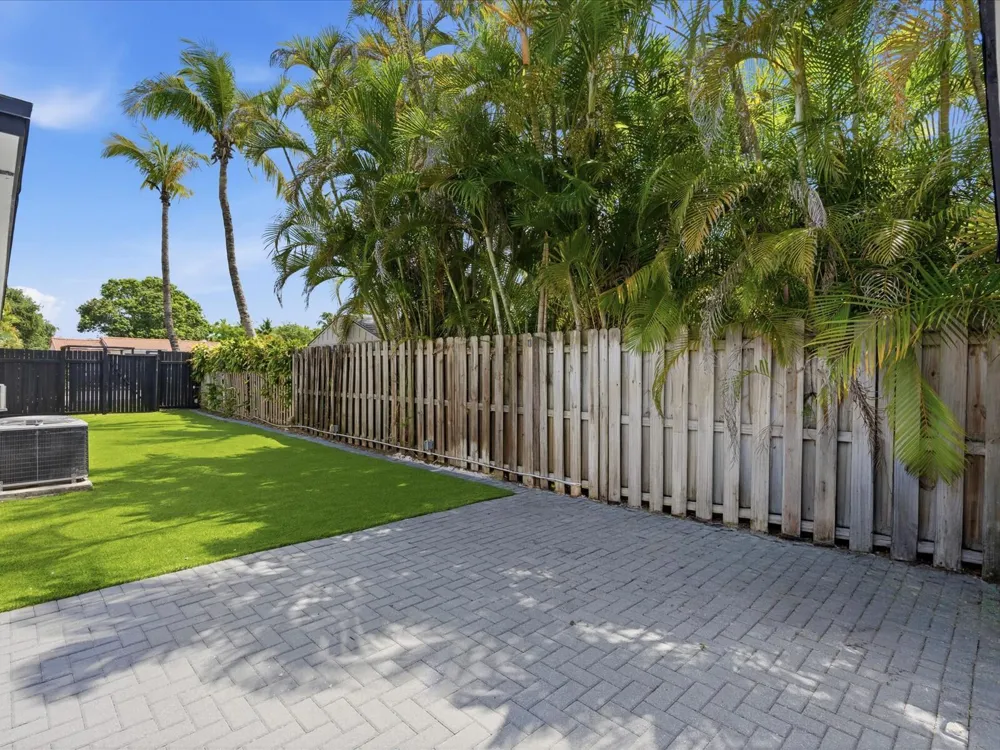 2860 MONROE STREET Hollywood, FL 33020