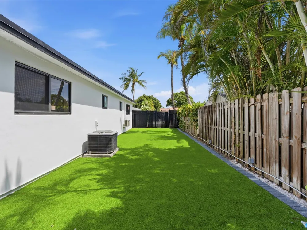2860 MONROE STREET Hollywood, FL 33020