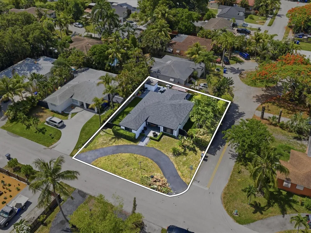 2860 MONROE STREET Hollywood, FL 33020