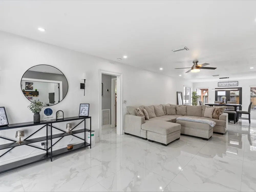 2860 MONROE STREET Hollywood, FL 33020