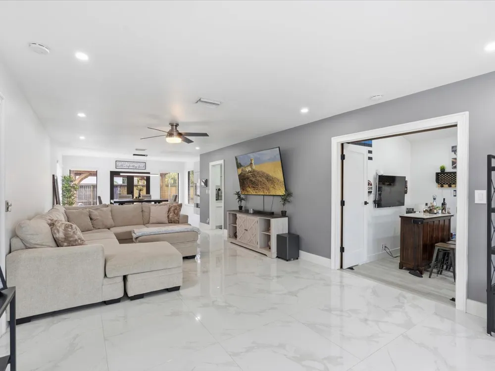 2860 MONROE STREET Hollywood, FL 33020