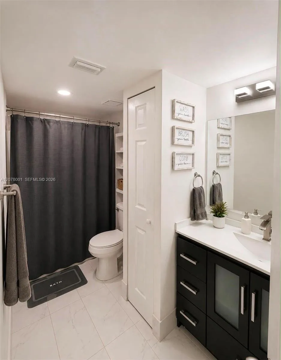 1200 SW 118th Ter #1200 Davie, FL 33325