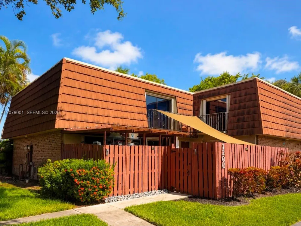 1200 SW 118th Ter #1200 Davie, FL 33325