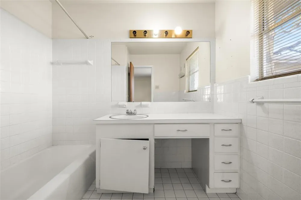 24503 Ranch Road 12 #D Dripping Springs, TX 78620
