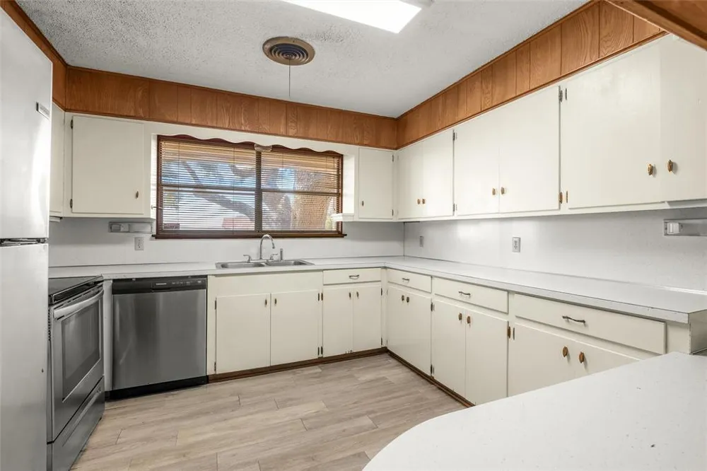 24503 Ranch Road 12 #D Dripping Springs, TX 78620