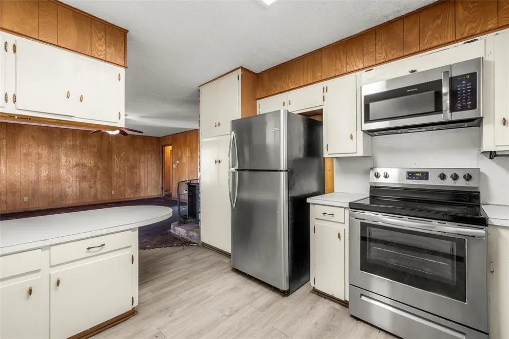 24503 Ranch Road 12 #D Dripping Springs, TX 78620