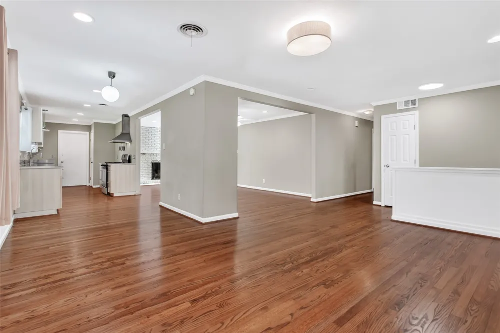 2510 Pinebluff Drive Dallas, TX 75228