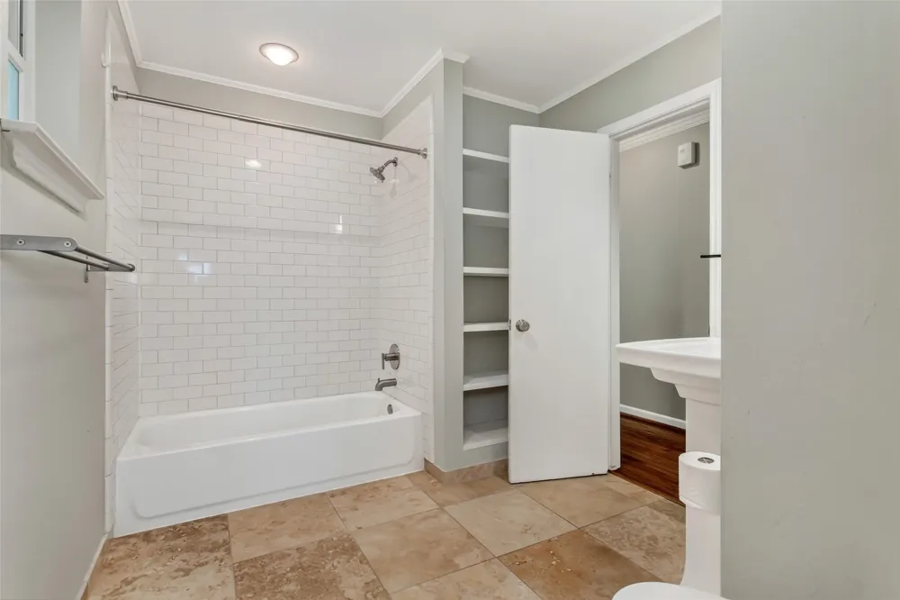2510 Pinebluff Drive Dallas, TX 75228