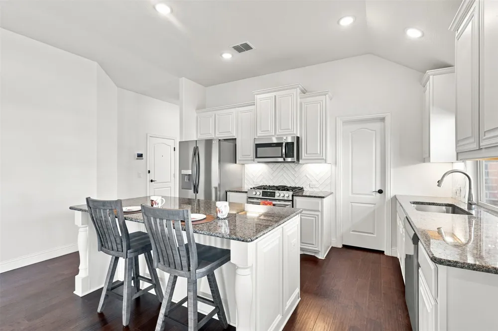 303 Pineview Lane Ponder, TX 76259