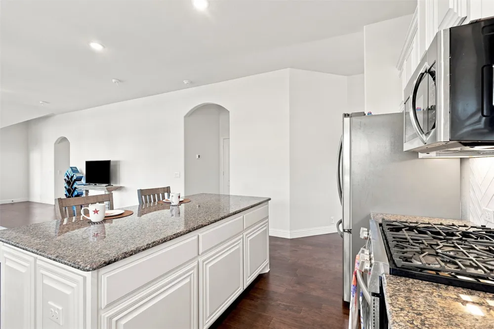 303 Pineview Lane Ponder, TX 76259