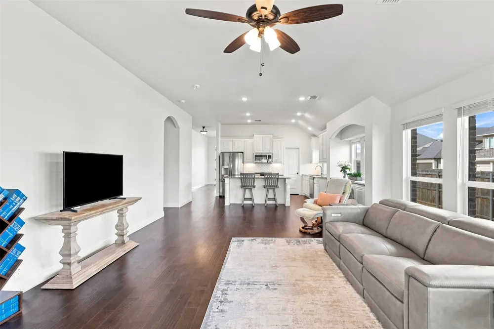 303 Pineview Lane Ponder, TX 76259