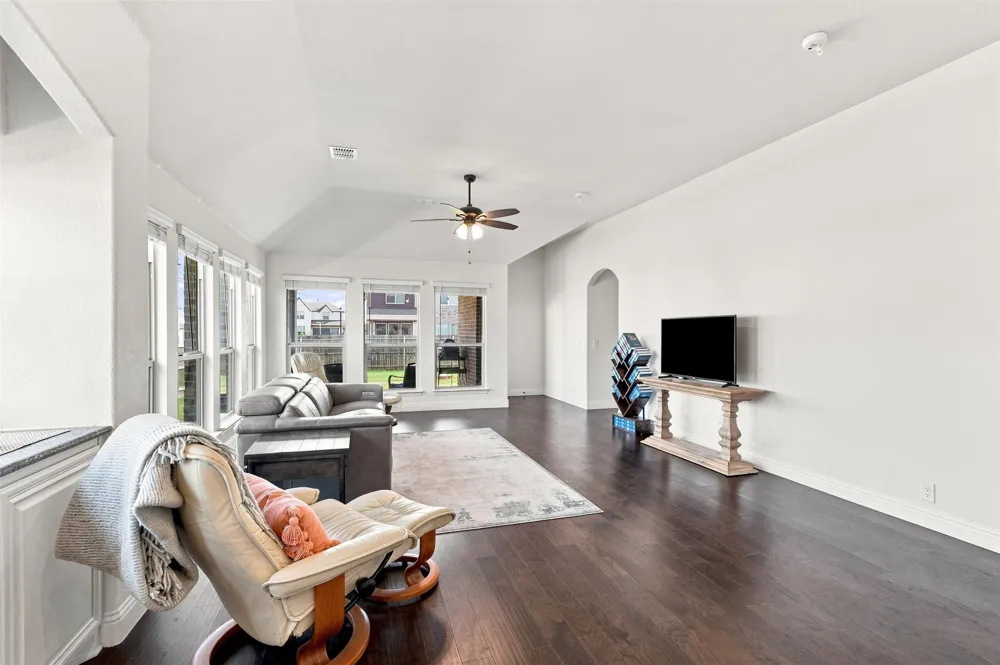 303 Pineview Lane Ponder, TX 76259
