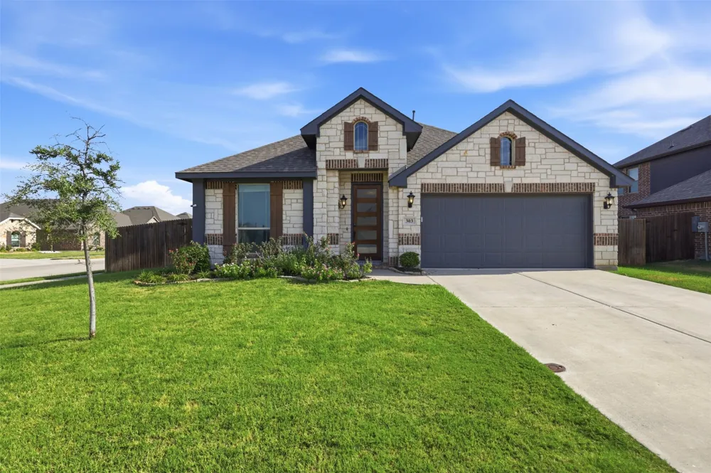 303 Pineview Lane Ponder, TX 76259