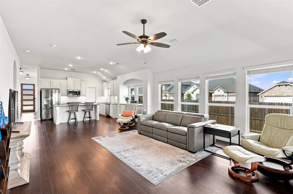 303 Pineview Lane Ponder, TX 76259