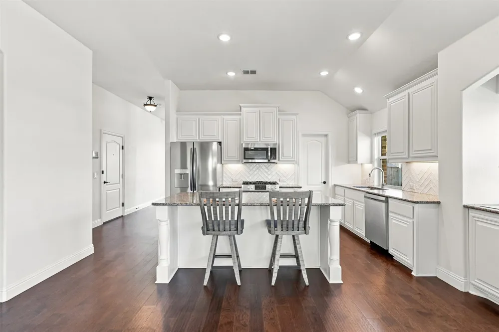 303 Pineview Lane Ponder, TX 76259