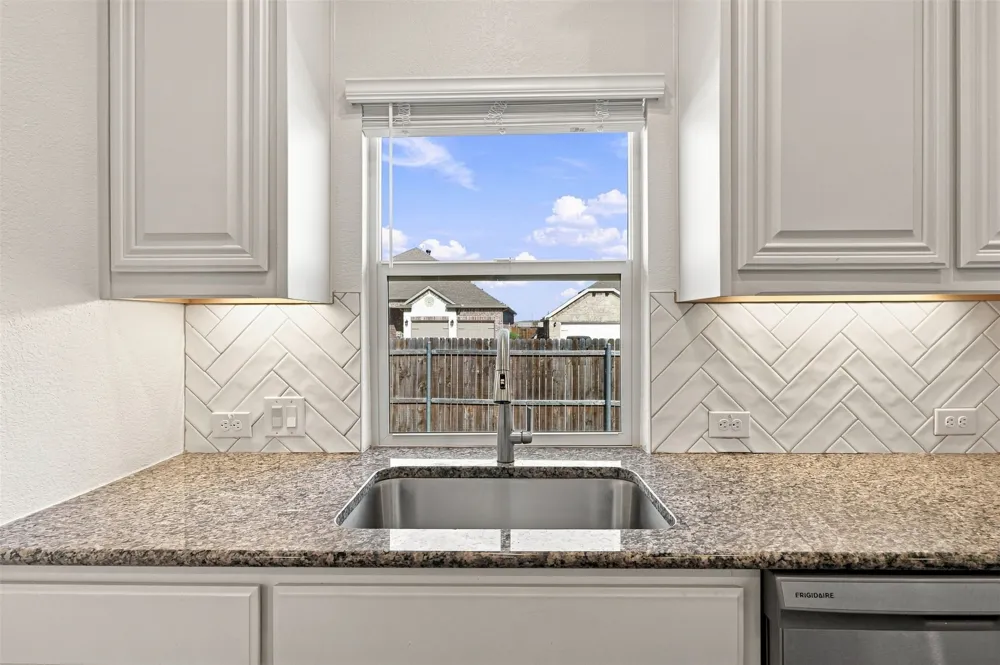 303 Pineview Lane Ponder, TX 76259