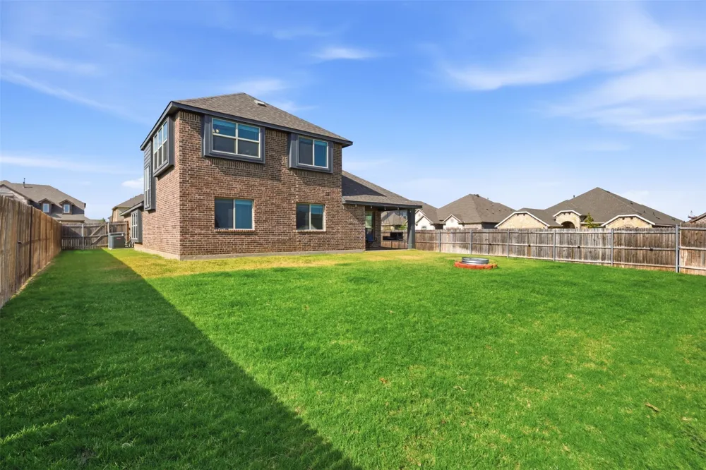 303 Pineview Lane Ponder, TX 76259