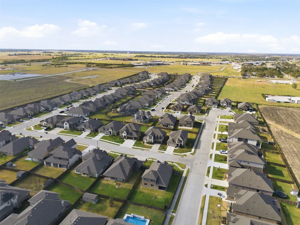 303 Pineview Lane Ponder, TX 76259