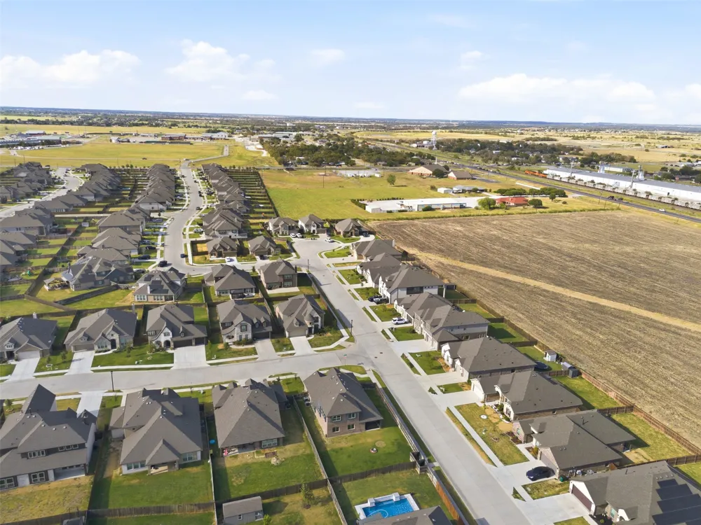 303 Pineview Lane Ponder, TX 76259