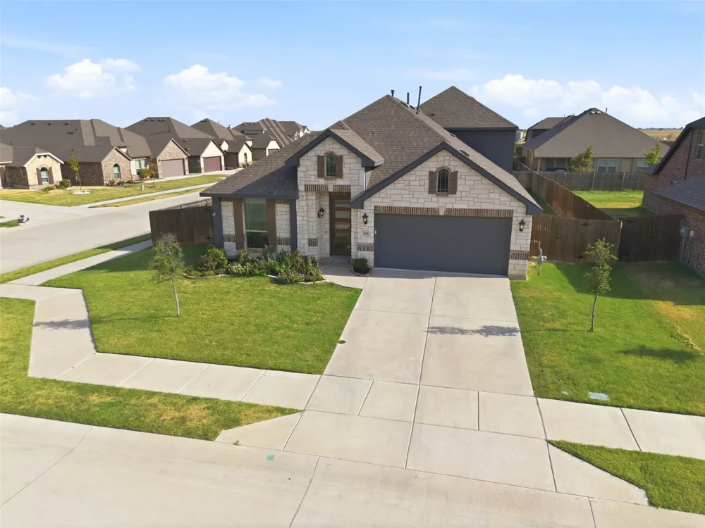 303 Pineview Lane Ponder, TX 76259