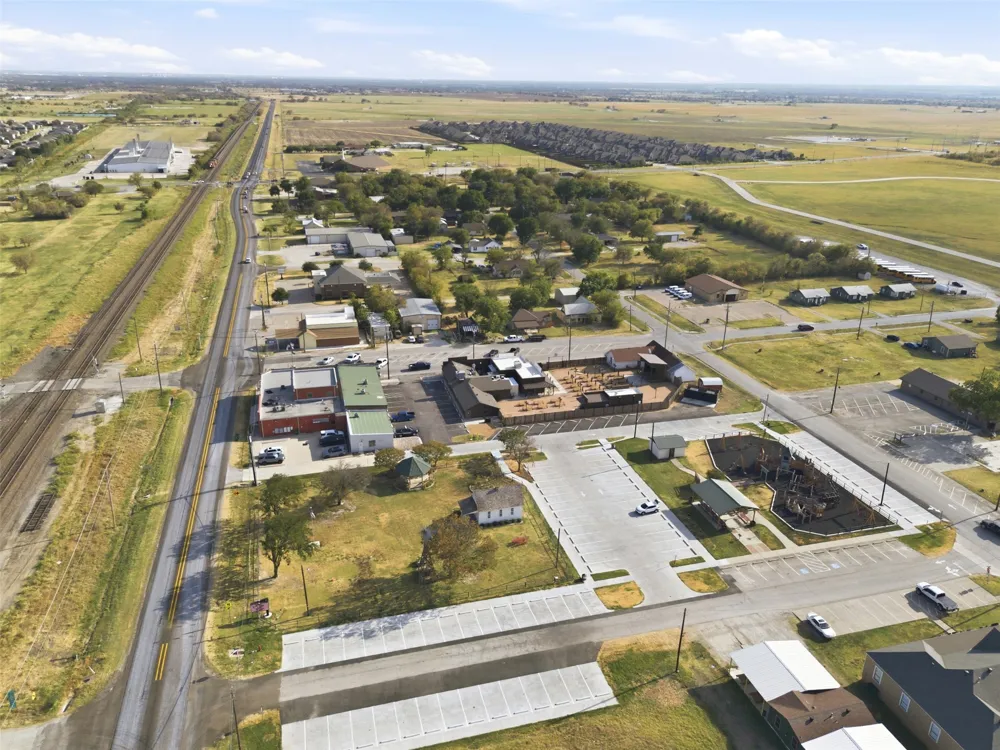 303 Pineview Lane Ponder, TX 76259