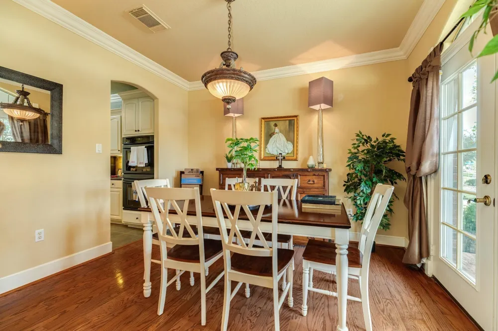 204 Arrowhead Drive Lake Jackson, TX 77566