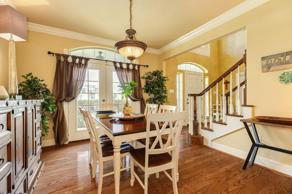 204 Arrowhead Drive Lake Jackson, TX 77566