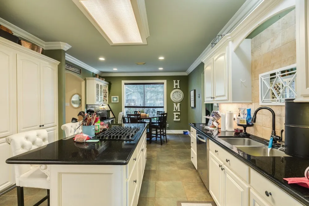 204 Arrowhead Drive Lake Jackson, TX 77566