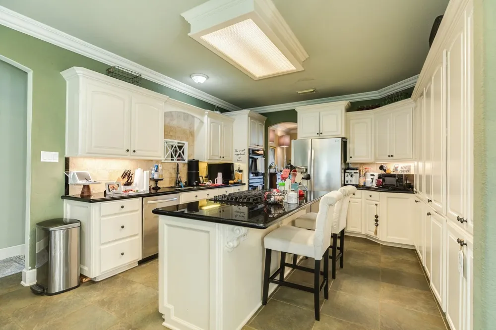 204 Arrowhead Drive Lake Jackson, TX 77566