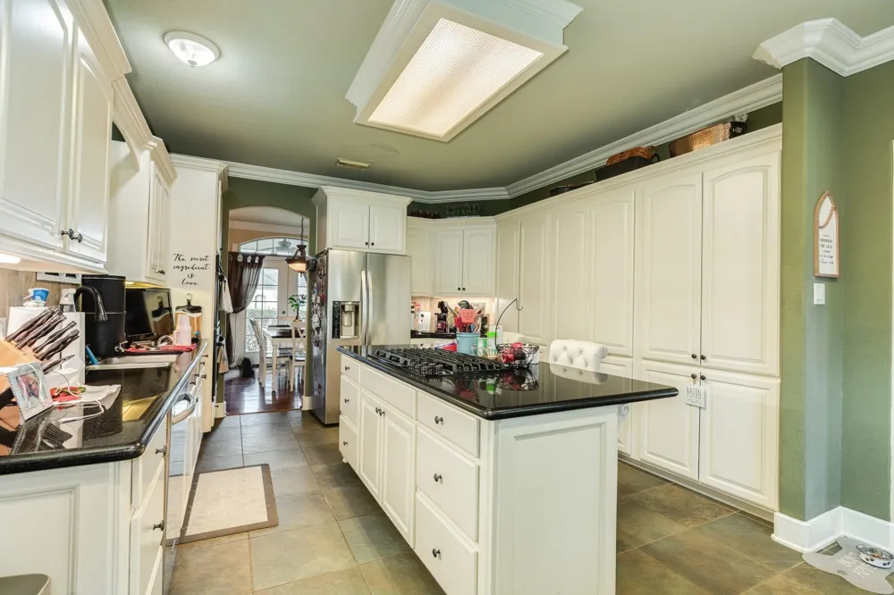 204 Arrowhead Drive Lake Jackson, TX 77566