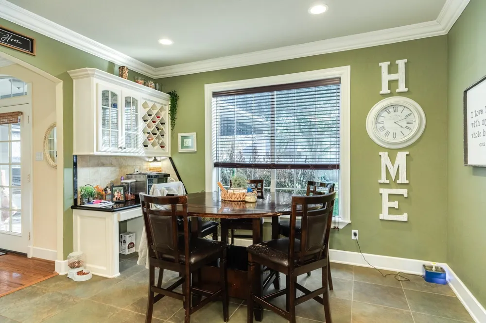 204 Arrowhead Drive Lake Jackson, TX 77566