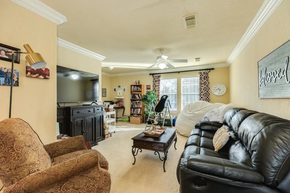 204 Arrowhead Drive Lake Jackson, TX 77566