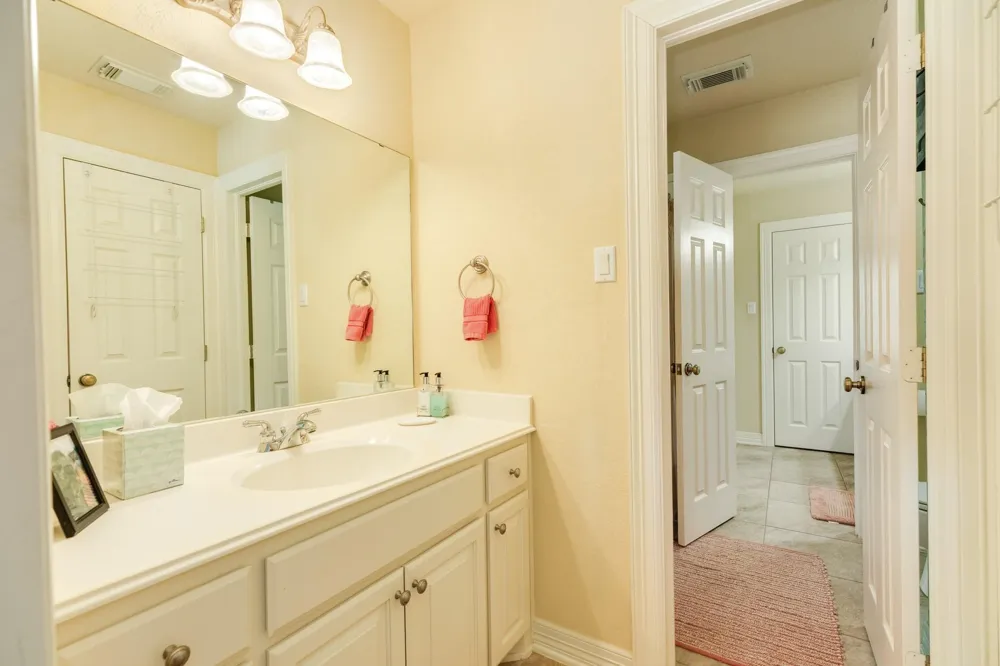 204 Arrowhead Drive Lake Jackson, TX 77566