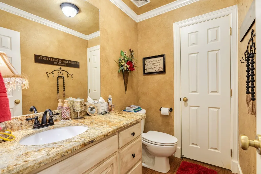204 Arrowhead Drive Lake Jackson, TX 77566