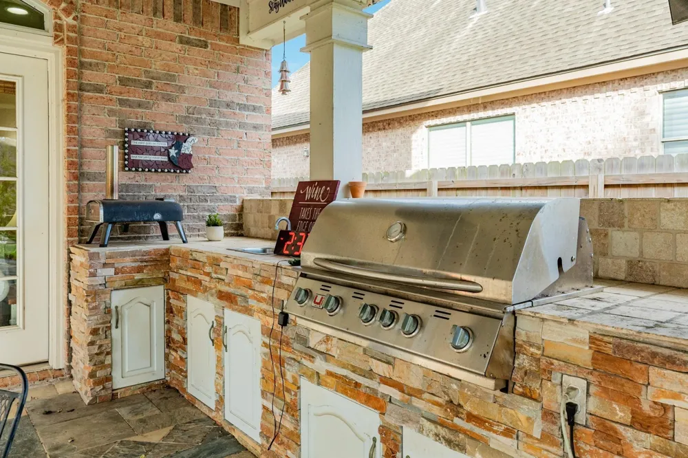 204 Arrowhead Drive Lake Jackson, TX 77566