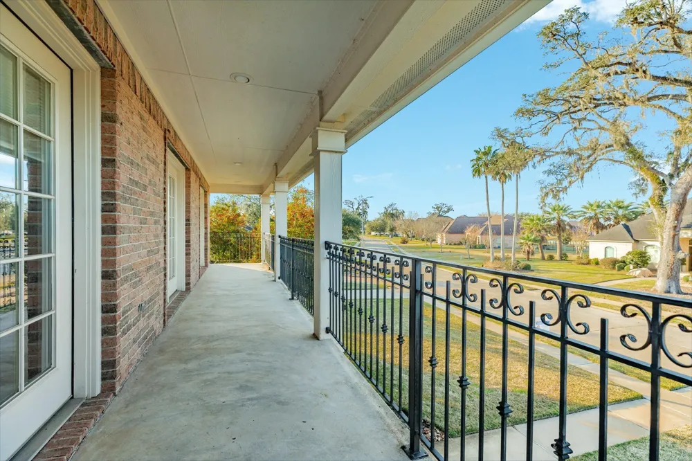204 Arrowhead Drive Lake Jackson, TX 77566