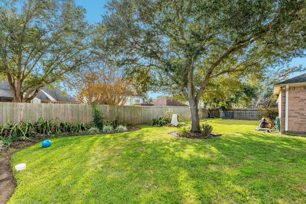 204 Arrowhead Drive Lake Jackson, TX 77566