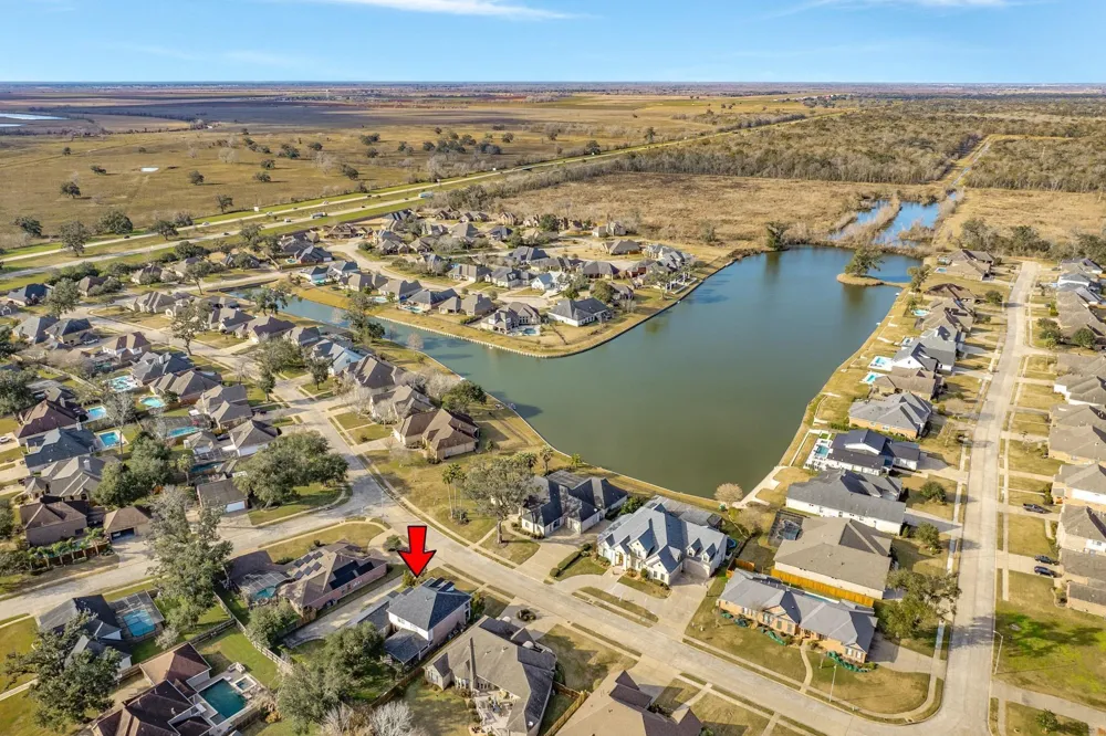 204 Arrowhead Drive Lake Jackson, TX 77566